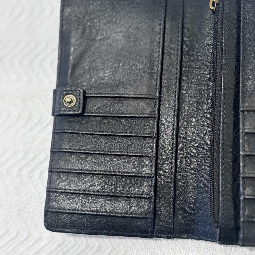 Fossil Black Leather Wallet with Gold Accent - Picture 7 of 12